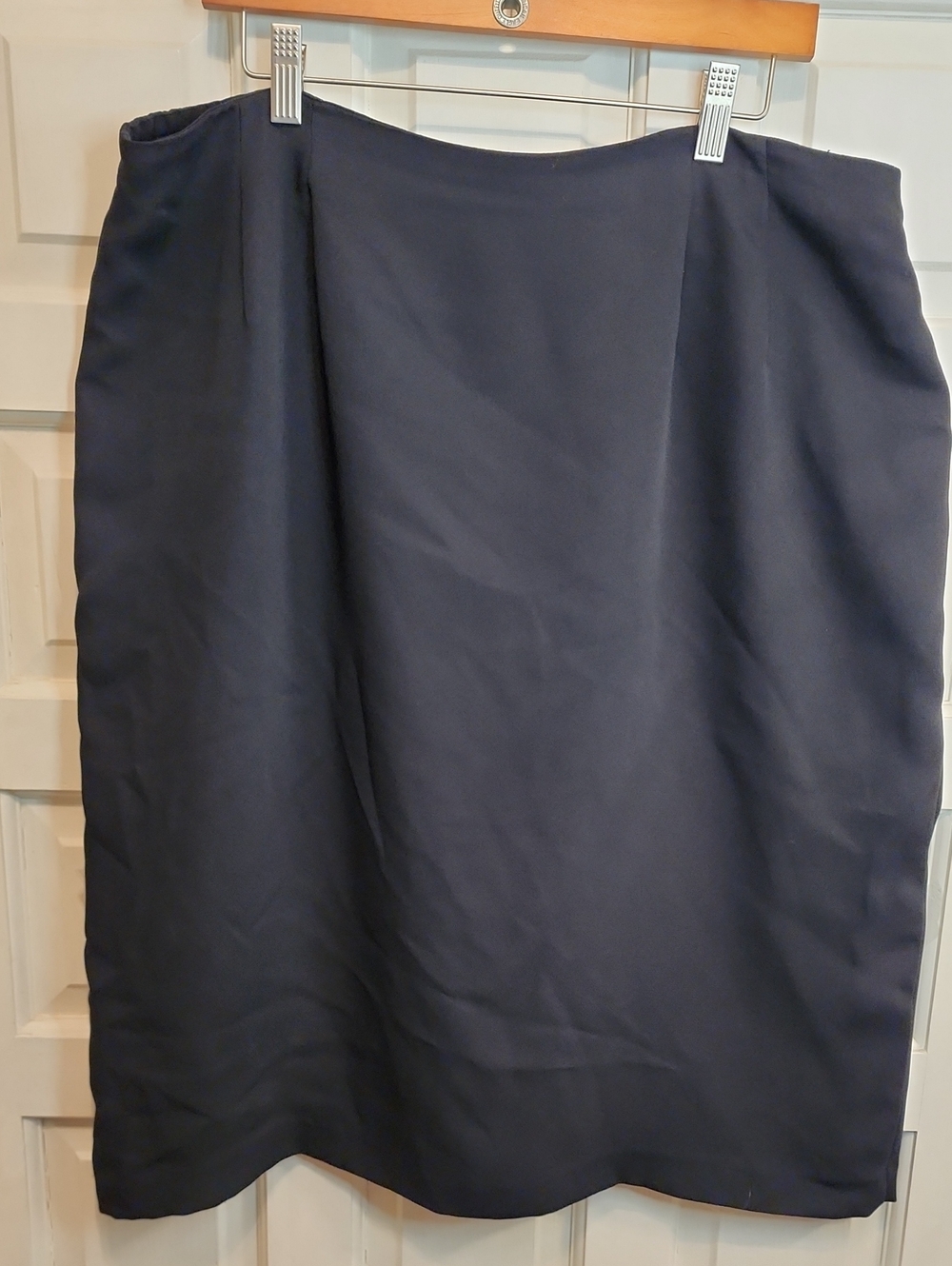 Joan Leslie Black Pencil Skirt 2 Seams In Front On Both Sides Semi elastic Waist